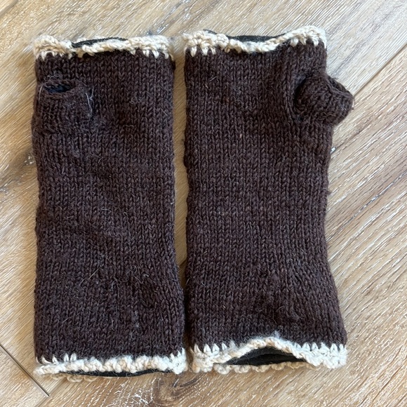 Mittens - Picture 2 of 4